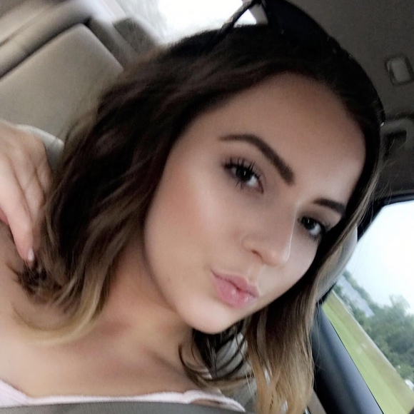 Meet your Posher, Danielle - Picture 1 of 1